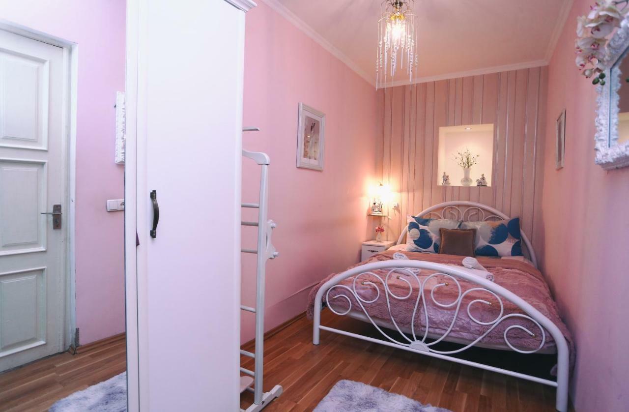 Apartment On Freedom Square Diuma Street Tbilisi Esterno foto